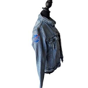 Levi's Trucker Denim Jacket Size S Floral Embroidered Space Punk Patch